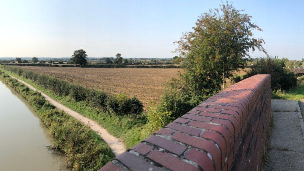 Whaddon Lane canal bridge