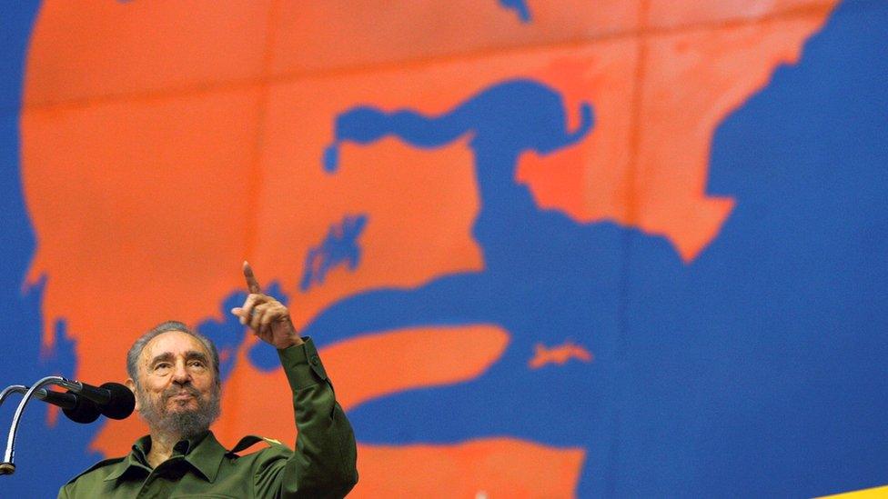 Fidel Castro speaks in 2005 in front of a poster of Che Guevara