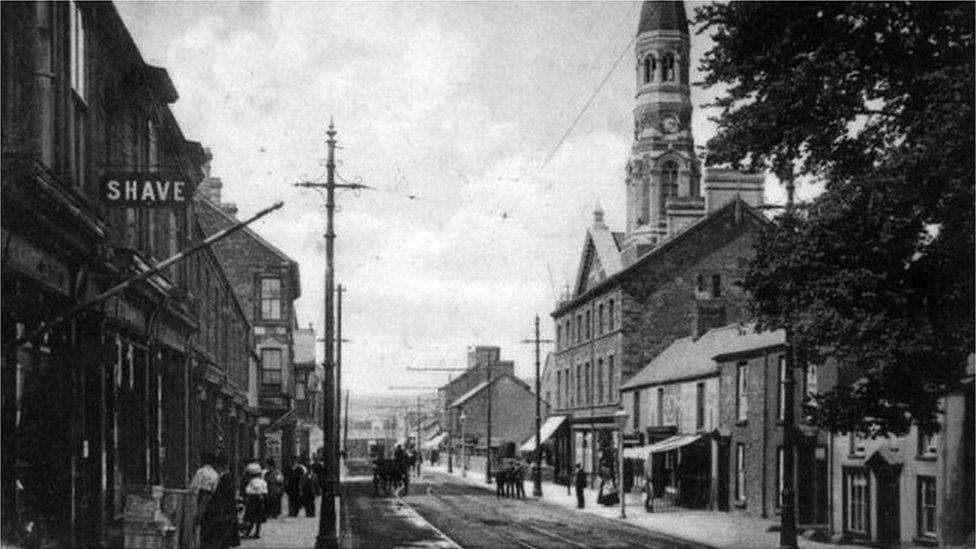 Old photo of Woodfield Street looking north