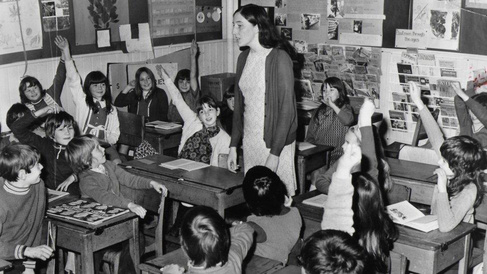 Mrs L Nirles teaching a class at Alfred Street School in 1972