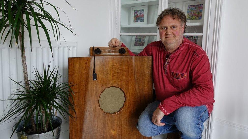 Rob Seaward and Murphy A146 console radio