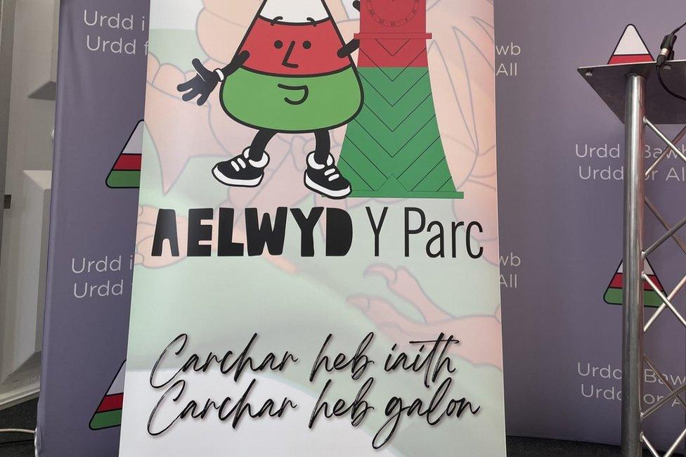 Baner Aelwyd Y Parc