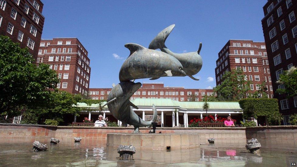 Dolphin Square fountain