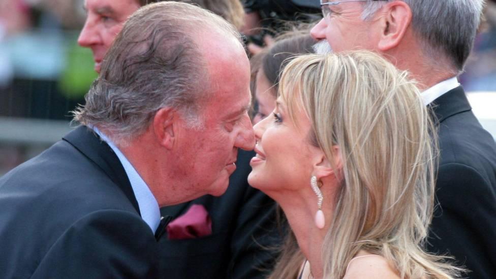 Juan Carlos and Corinna zu Sayn-Wittgenstein at an awards ceremony in Barcelona in 2006