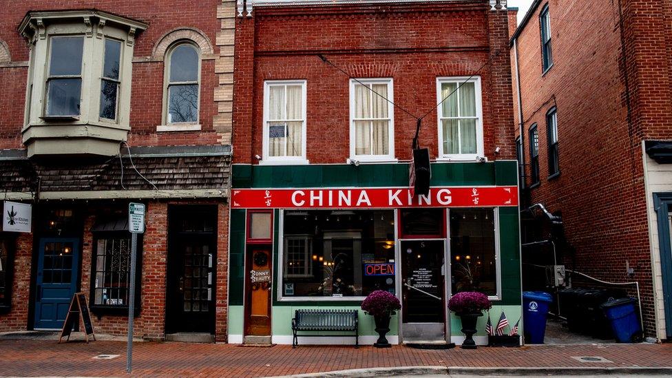 A Leesburg street with a Chinese restaurant