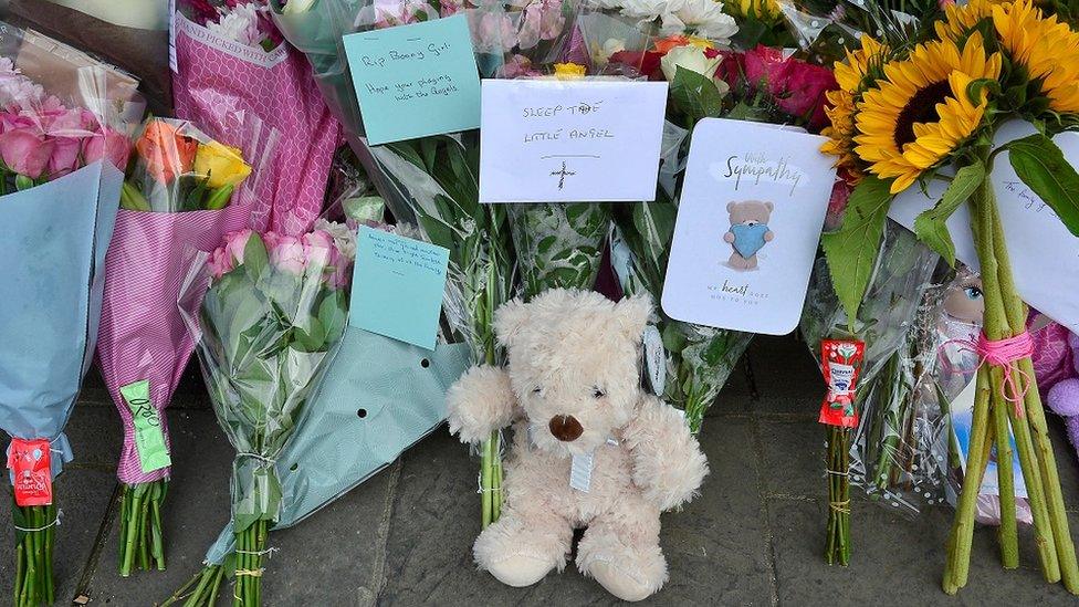 Tributes to Scarlett in Carrickfergus