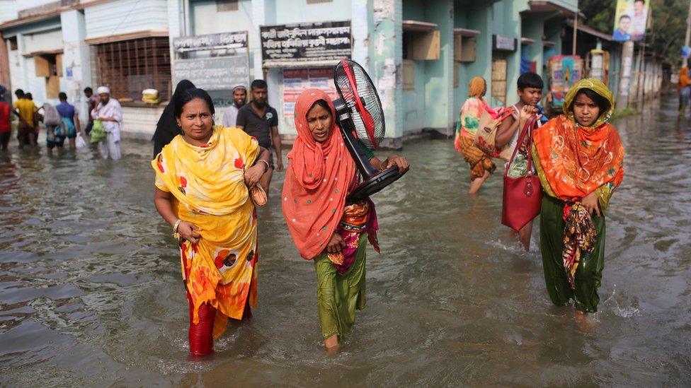 People-walking-through-flood-water-in-Bangladesh.