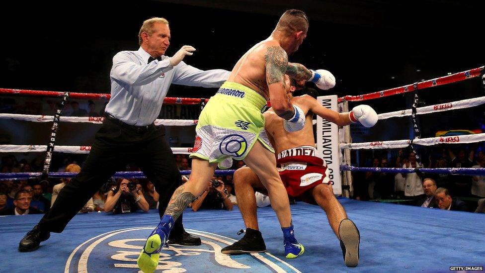 Orlando Cruz knocking out an opponent