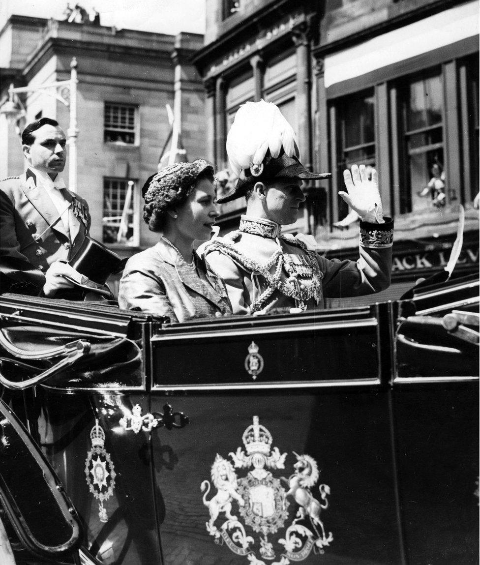 A close-up of the royal couple in their carriage