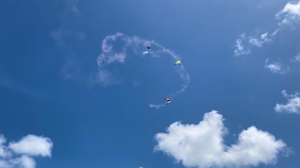 Jersey boat show skydivers