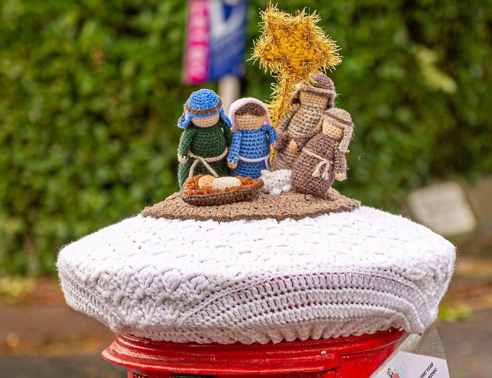 Post box topper