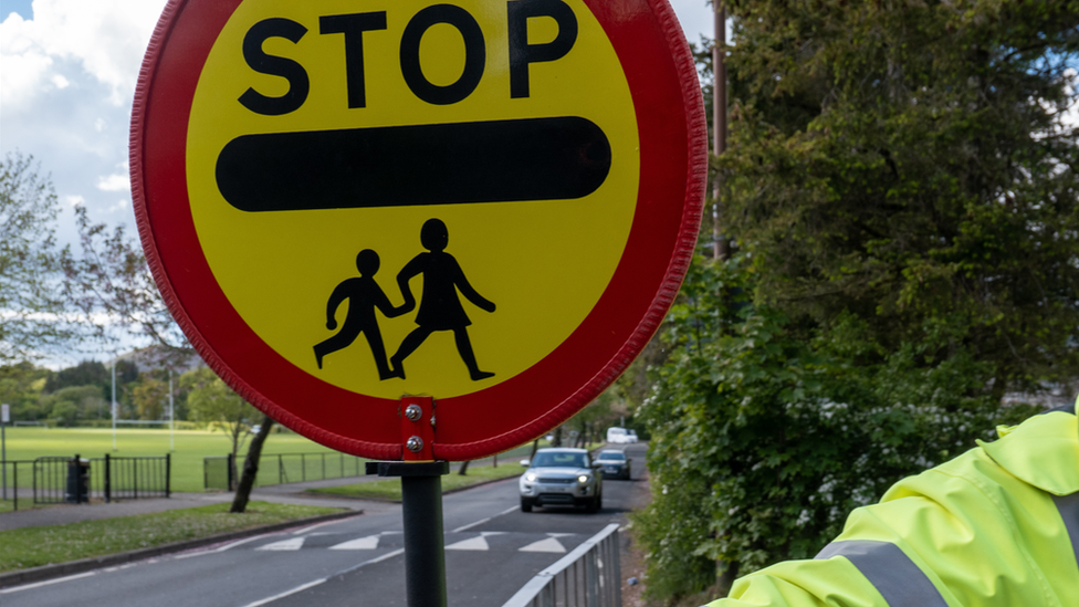 lollipop crossing sign