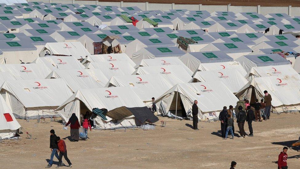 Photo provided by Turkish aid group IHH showing displaced Syrians at a temporary refugee camp in northern Syria, near Bab al-Salam border crossing with Turkey (8 February 2016)