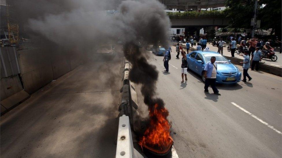 Burning tyres at the protest in Jakarta, Indonesia (22 March 2016)