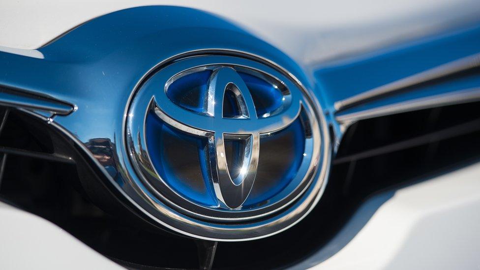 Toyota badge