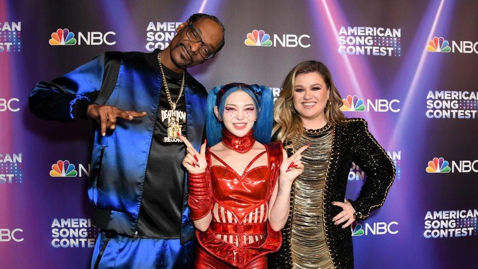 AleXa with Snoop Dogg and Kelly Clarkson