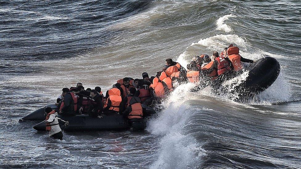 Refugees and migrants arrive on a (30 October 2015)