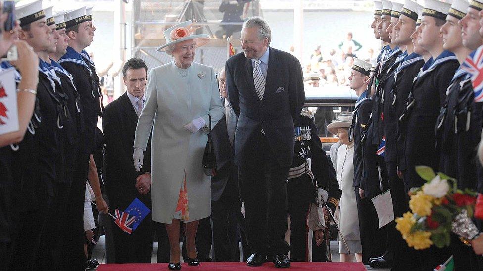 Lord Dafydd Elis-Thomas and the Queen walking past honour guard of sailors