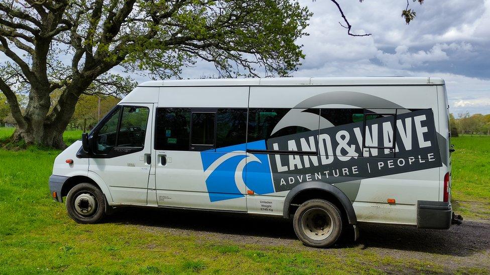 Land & Wave van