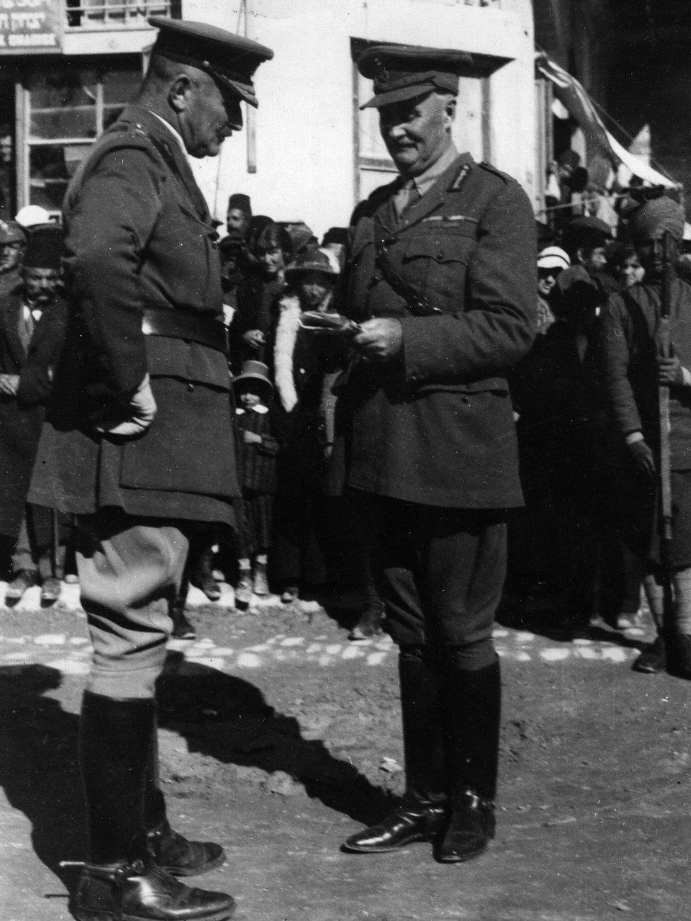 17th November 1917: General Edmund Henry Hynman Allenby (1861 - 1936) in conversation with an Army officer in Palestine.