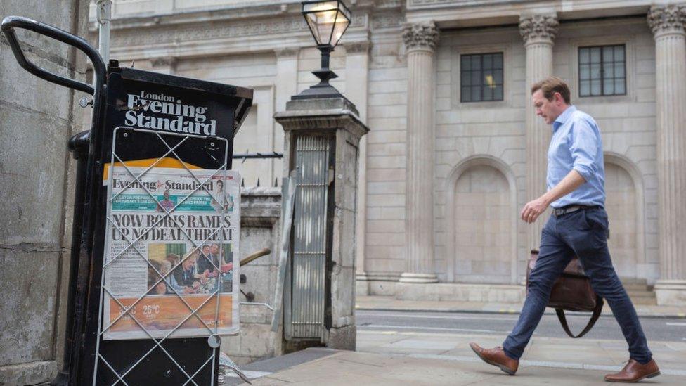 A man walks past the Bank of England while an Evening Standard headline warns of a threat of no-deal Brexit