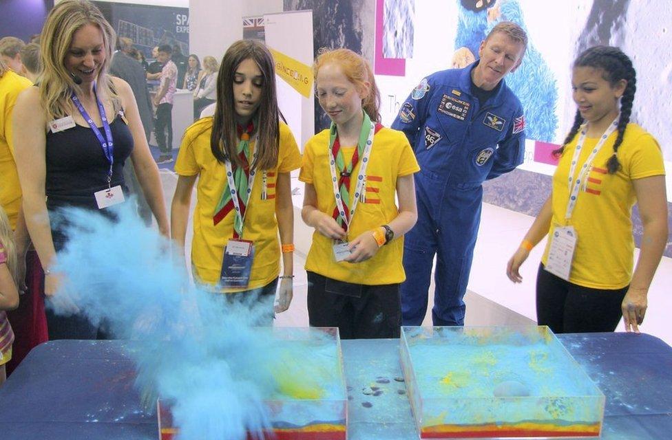 Tim Peake and schoolchildren