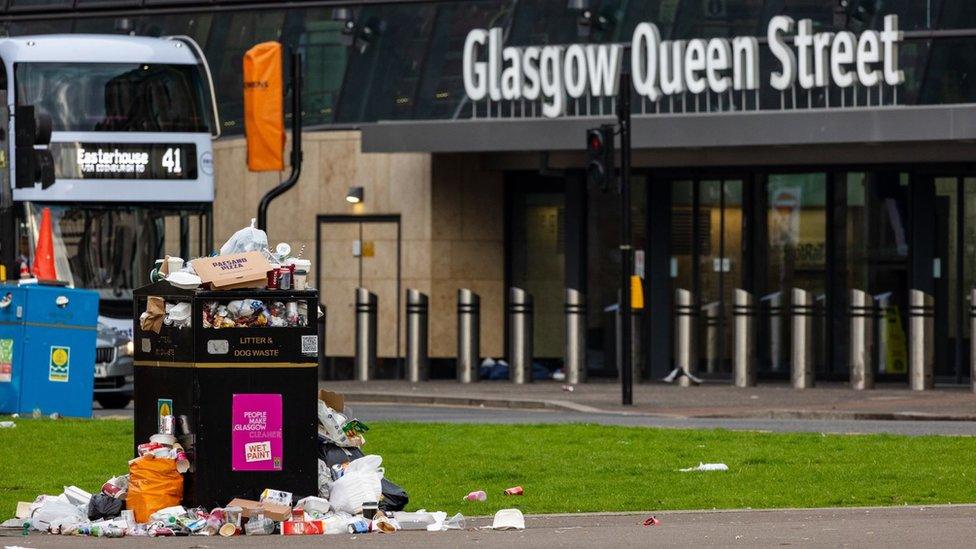 Bins at Queen Street station