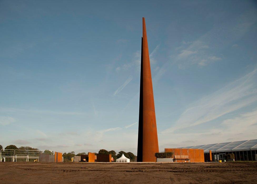 Memorial spire