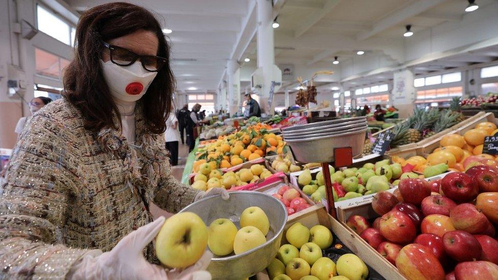 Cannes food market, 25 Apr 20