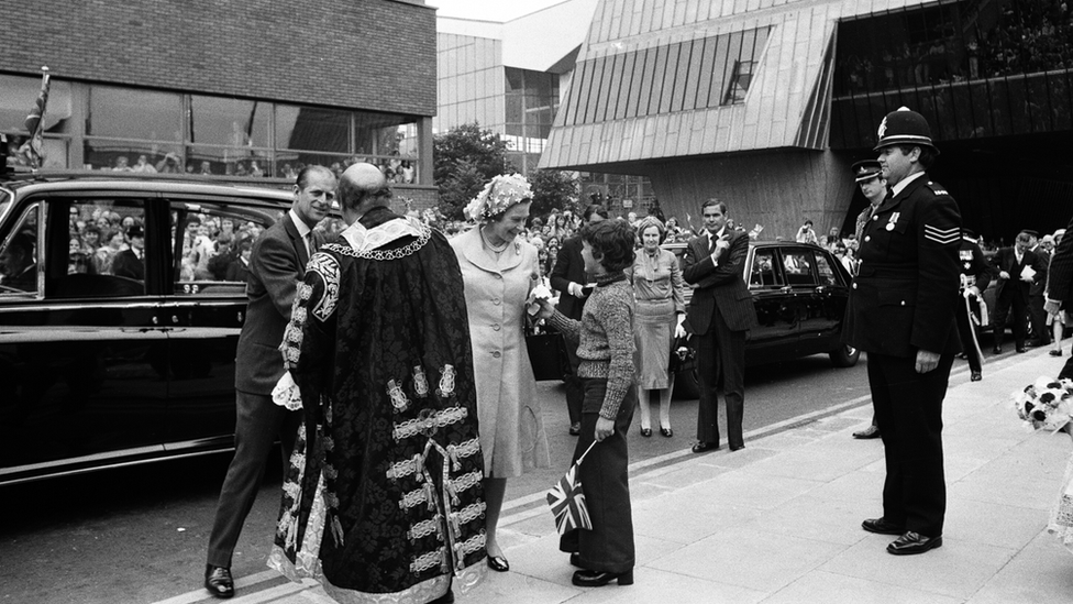 Queen outside Coventry working men's club