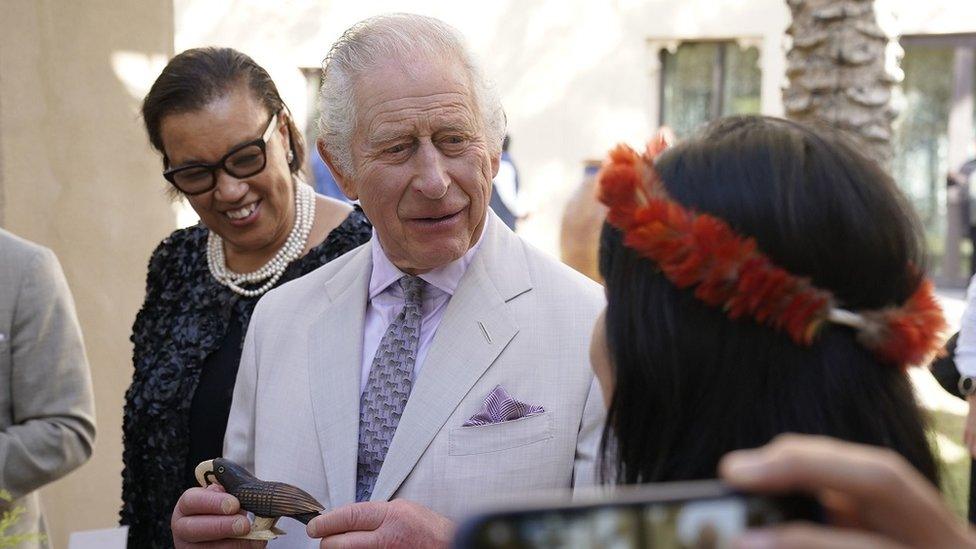 king-charles-talking-to-people-at-COP28.