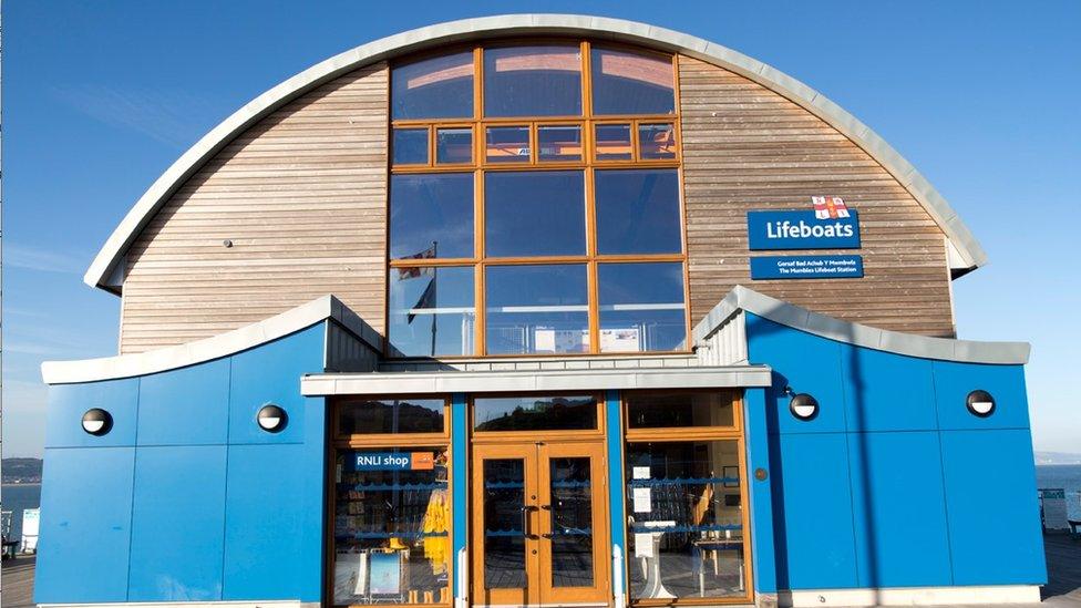 RNLI on Mumbles Pier