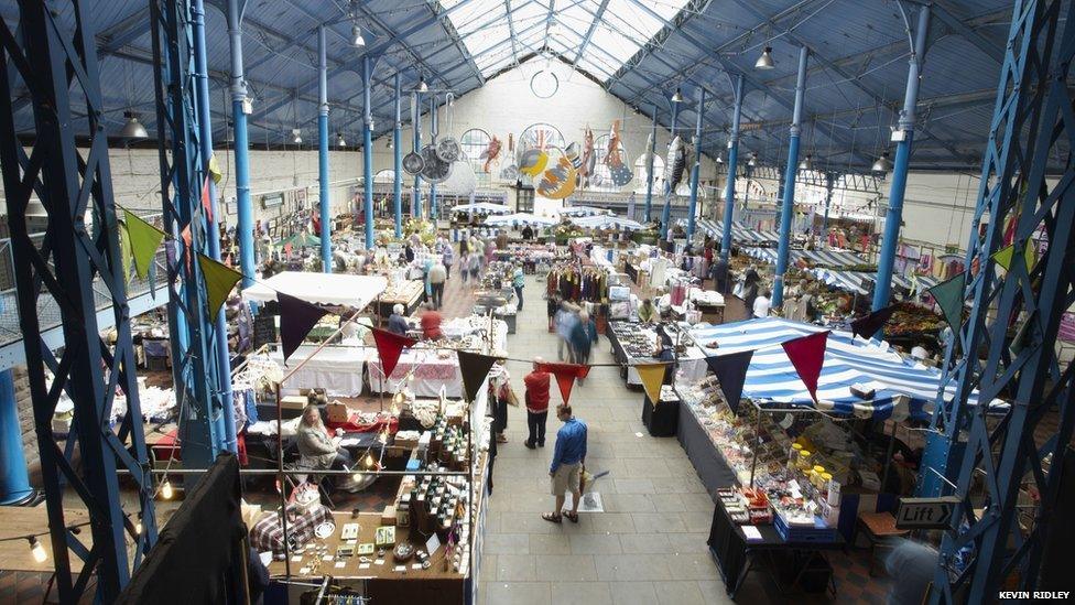 Neuadd y Farchnad // Market Hall