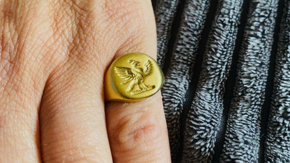 Signet ring