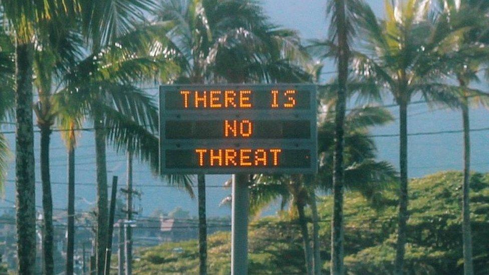 An electronic sign reads "There is no threat" in Oahu, Hawaii, on 13 January 2018