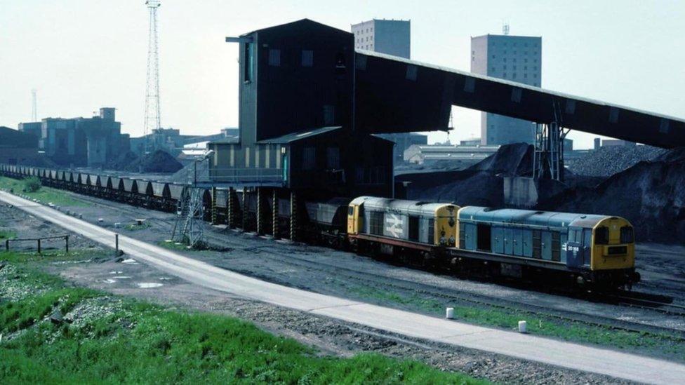 Parkside Colliery loading coal