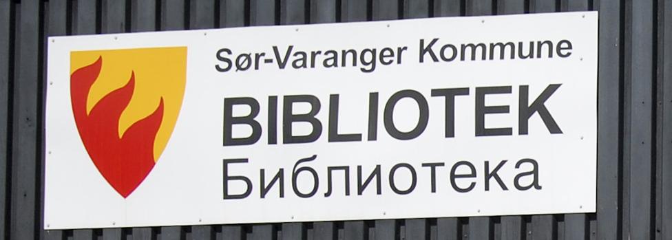 Sign reading Bibliotek in Norwegian and Russian