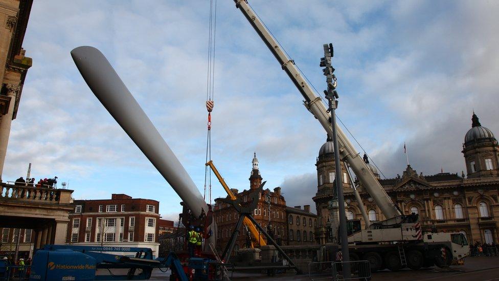 Blade Queen Victoria Square Hull