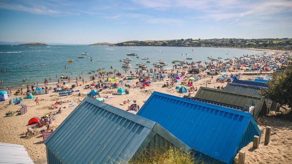 Traeth Abersoch yn brysur