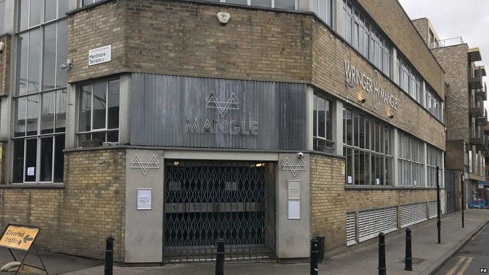 Mangle nightclub