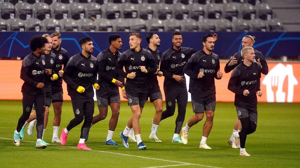 Borussia Dortmund players training