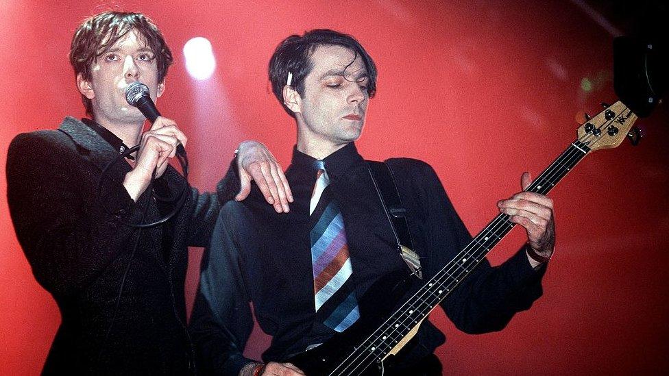 Jarvis Cocker with Steve Mackey at Glastonbury 1995