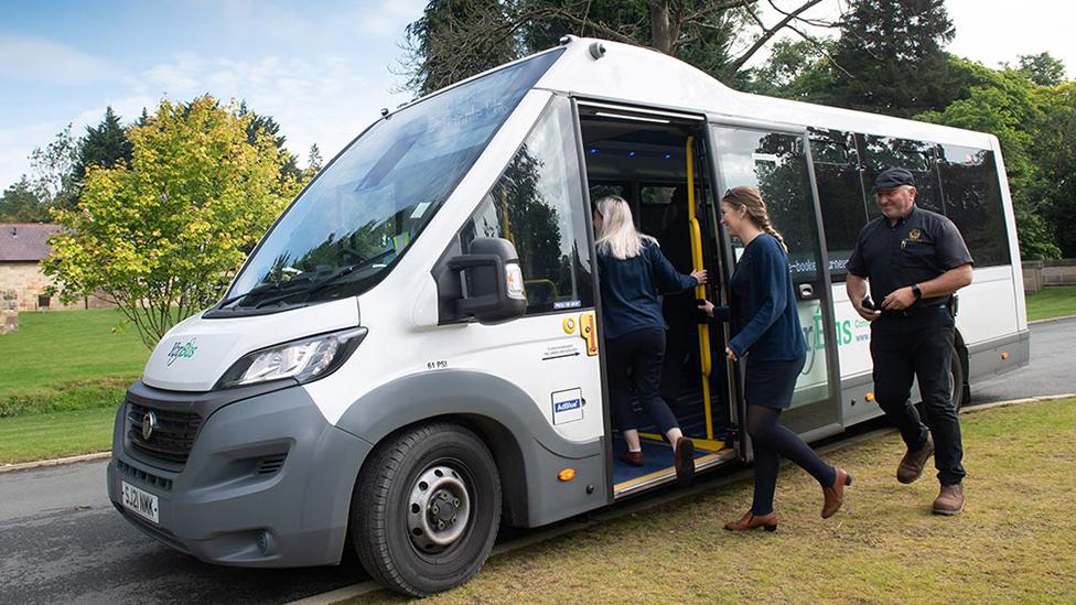 passengers getting on Yorbus