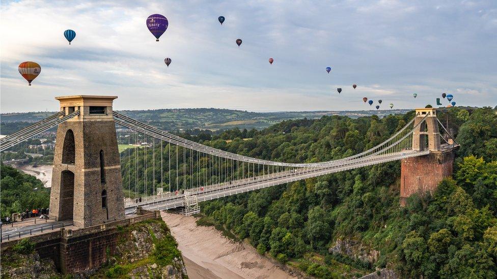 balloons-in-the-sky-over-a-bridge.