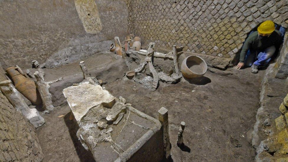 undiscovered room found in pompeii