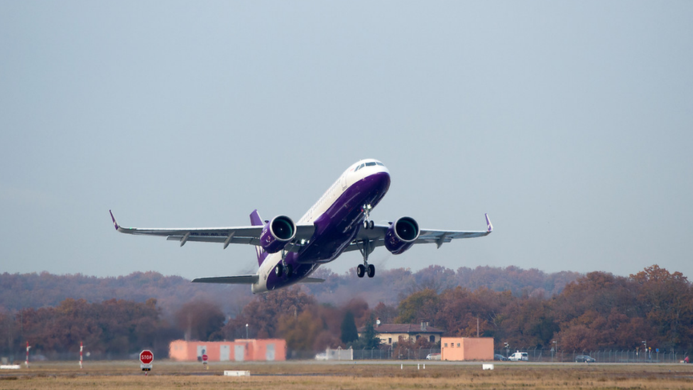 An Airbus A320 taking off