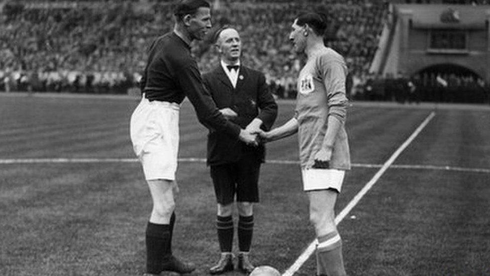 Fred Keenor shakes hands with the Arsenal captain at the start of the Bluebirds winning 1927 FA Cup final
