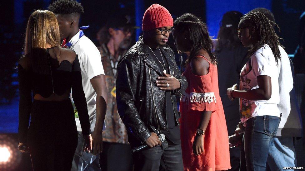 Ne-Yo performs onstage during Teen Choice Awards 2016