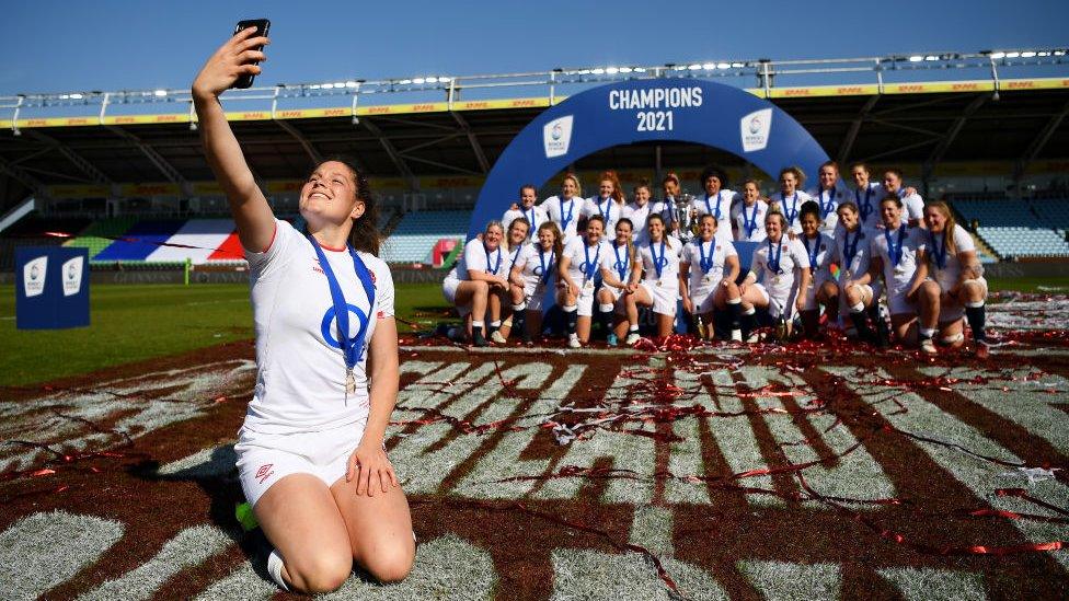 Jess Breach of England takes a selfie as her team mates pose with the Six Nations Trophy.