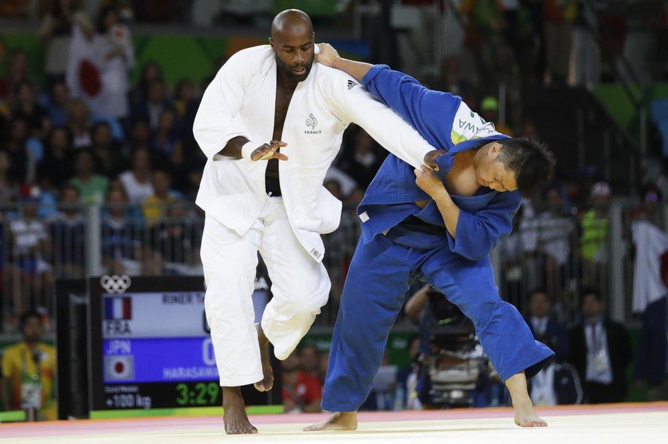 France's Teddy Riner (left) beats Japan's Hisayoshi Harasawa, 12 Aug 16